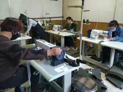 河北保定:驻村工作队招商引资 农民就地就近就业上隘刹村箱包加工帮扶车间开业