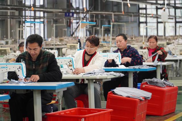 湖南易地扶贫搬迁:新房子里的新故事
