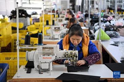 河北康保:乡村"微工厂"促就业助振兴