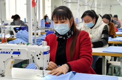 社区工厂有序复工 助力百姓脱贫增收