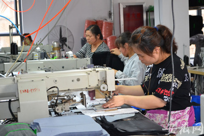 定远“谋篇布局”助力扶贫攻坚，箱包销售助10余万人摘“贫困帽”